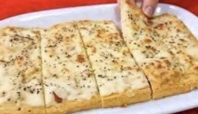 Garlic Bread with a Soft, Crispy Crust