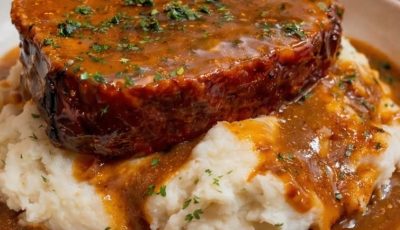 Meatloaf and Mashed Potatoes with Gravy